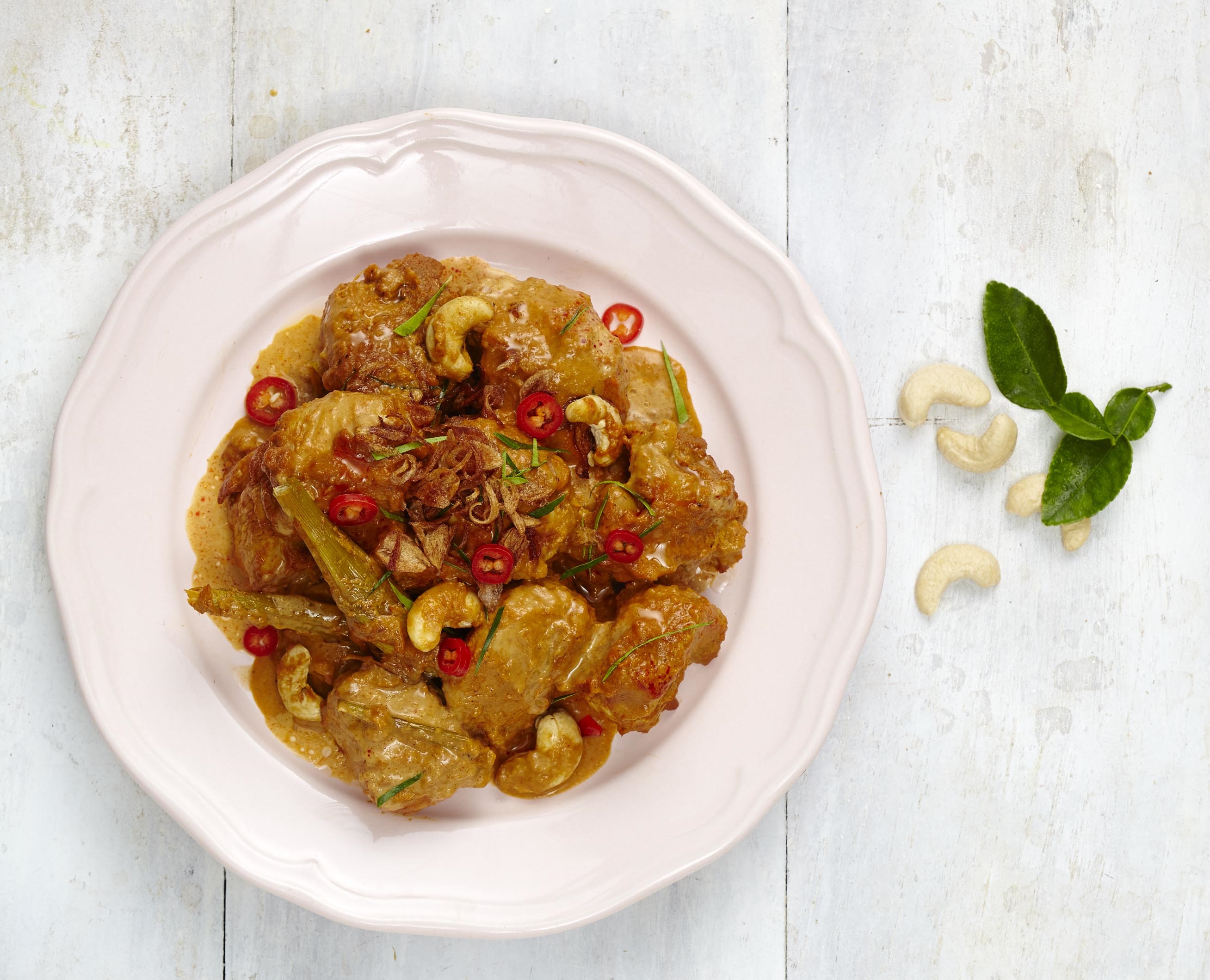 Kari Ayam Kering Beraroma dengan Biji Gajus